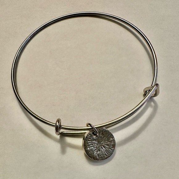 Set of 2 Love and Heart Charm Bangle Bracelets 💕 Adjustable Stackable Jewelry - Picture 3 of 5